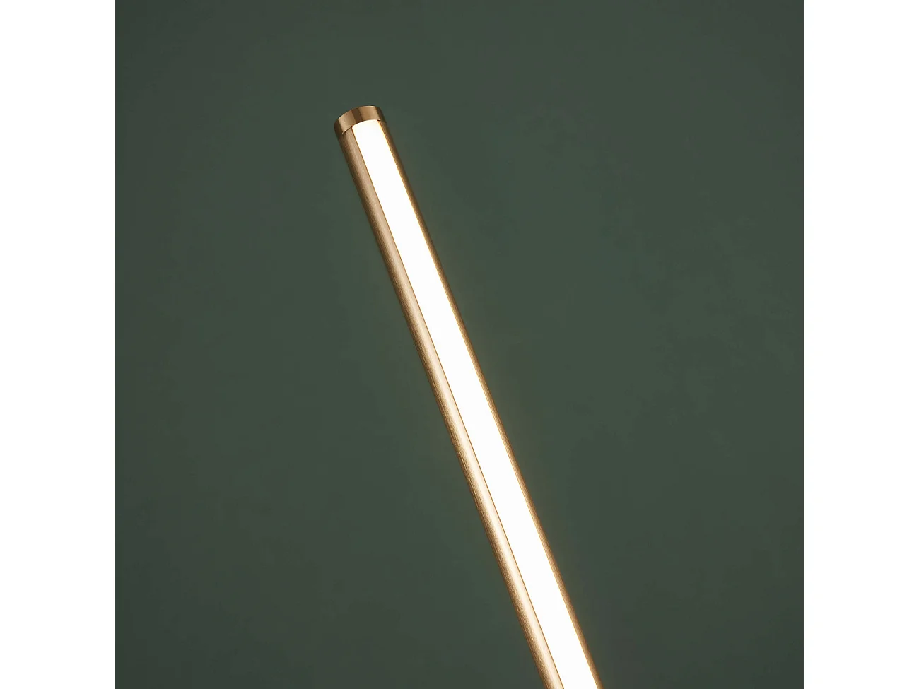 Applique linéaire dorée socle carré à LED - Collins