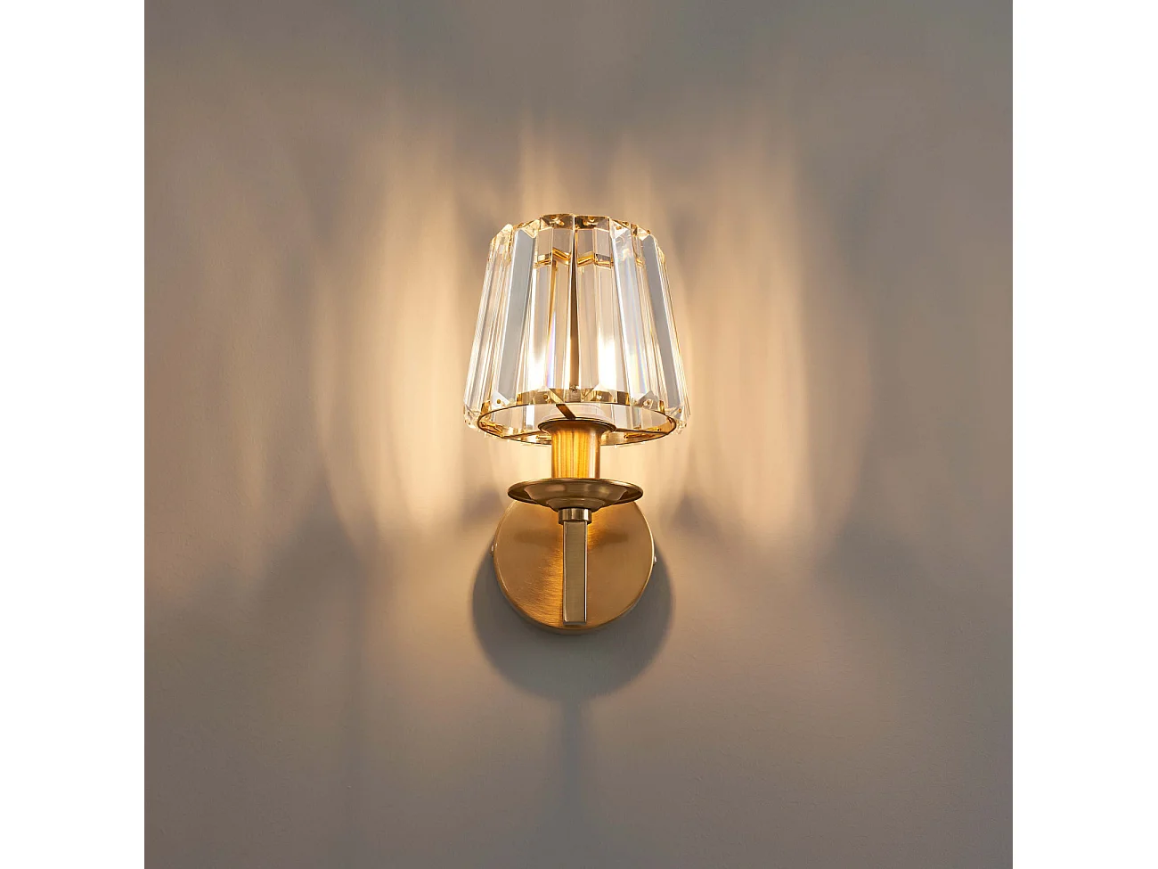 Applique luxueuse métal finition laiton et cristal - Odrina