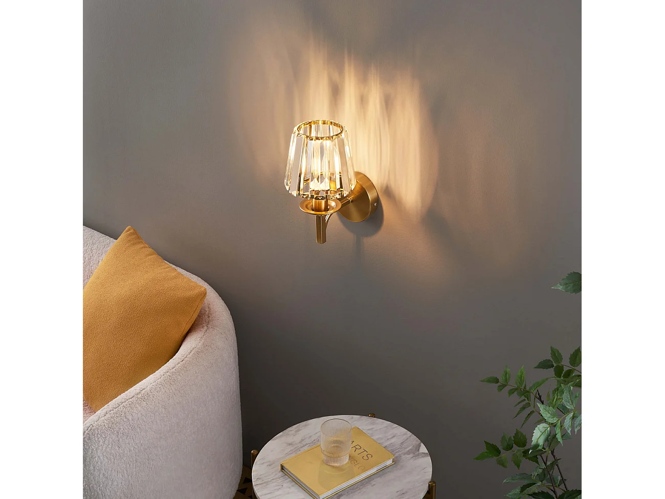 Applique luxueuse métal finition laiton et cristal - Odrina