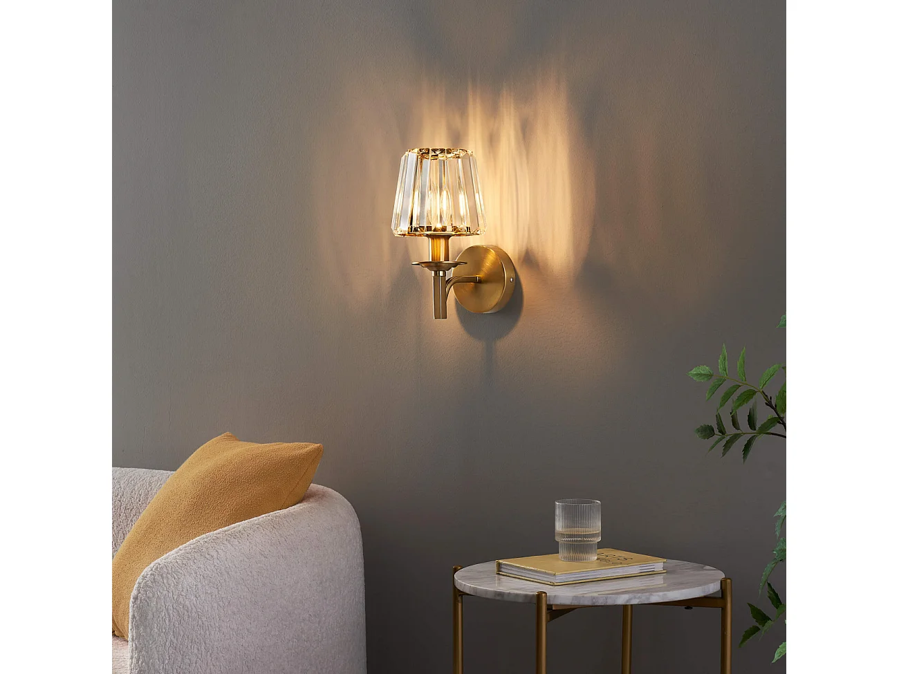 Applique luxueuse métal finition laiton et cristal - Odrina