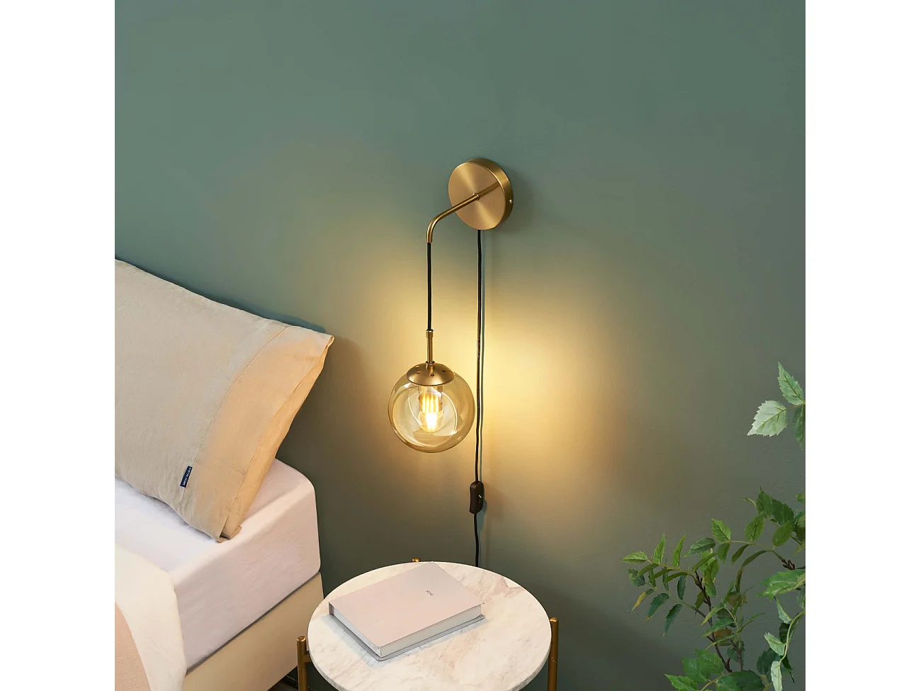 Applique dorée en verre avec câble et interrupteur - Robyn