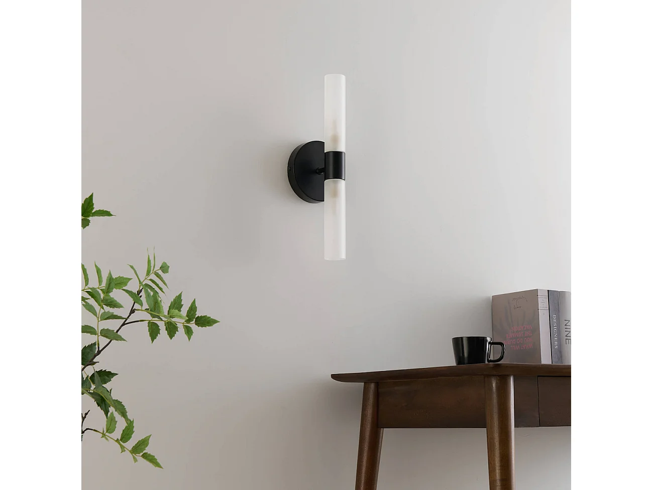 Applique noire avec double tube en verre blanc - Loreto