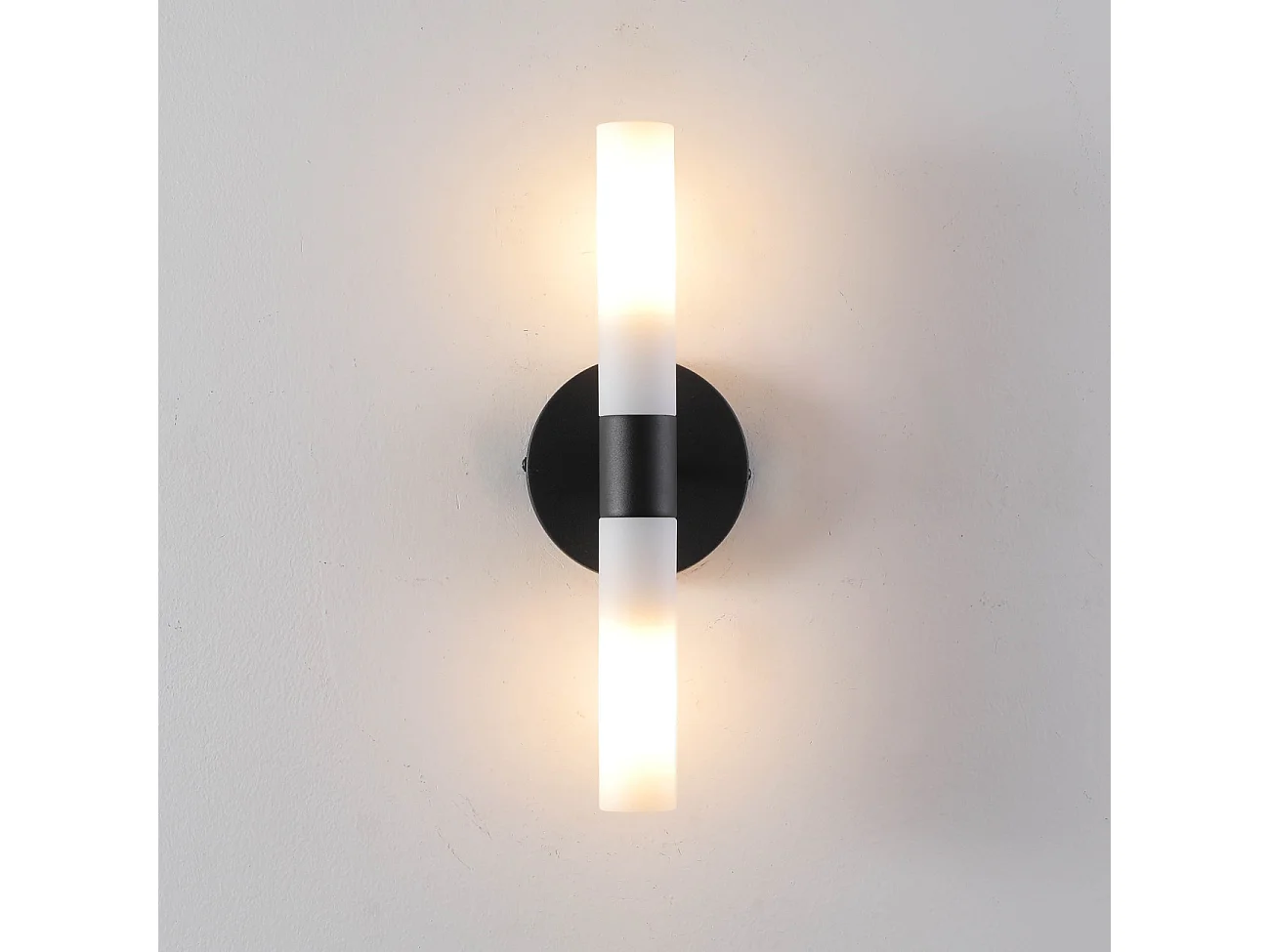 Applique noire avec double tube en verre blanc - Loreto