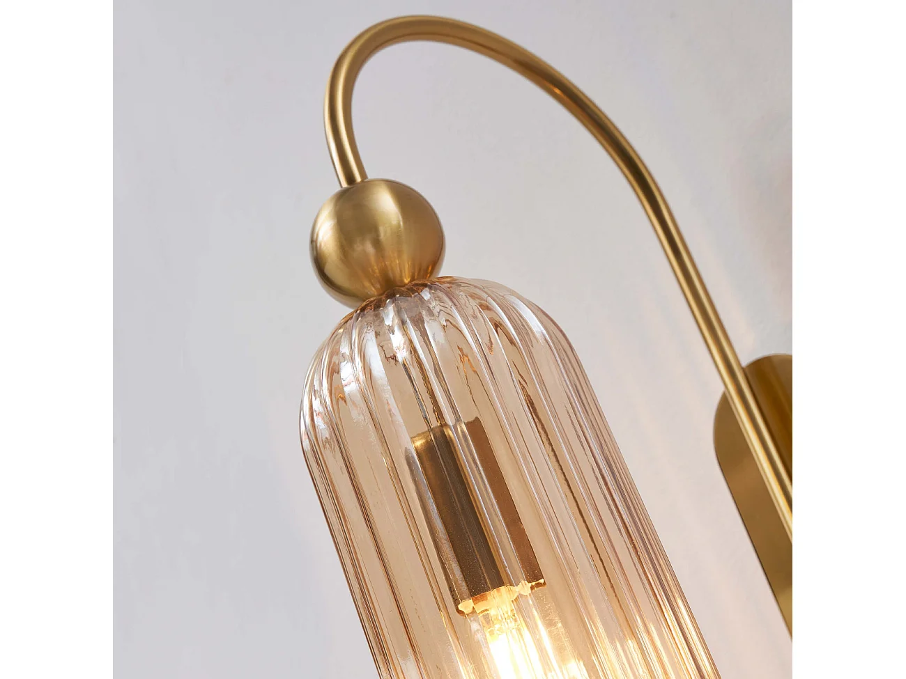 Applique cloche dorée verre ambré texturé - Leonora