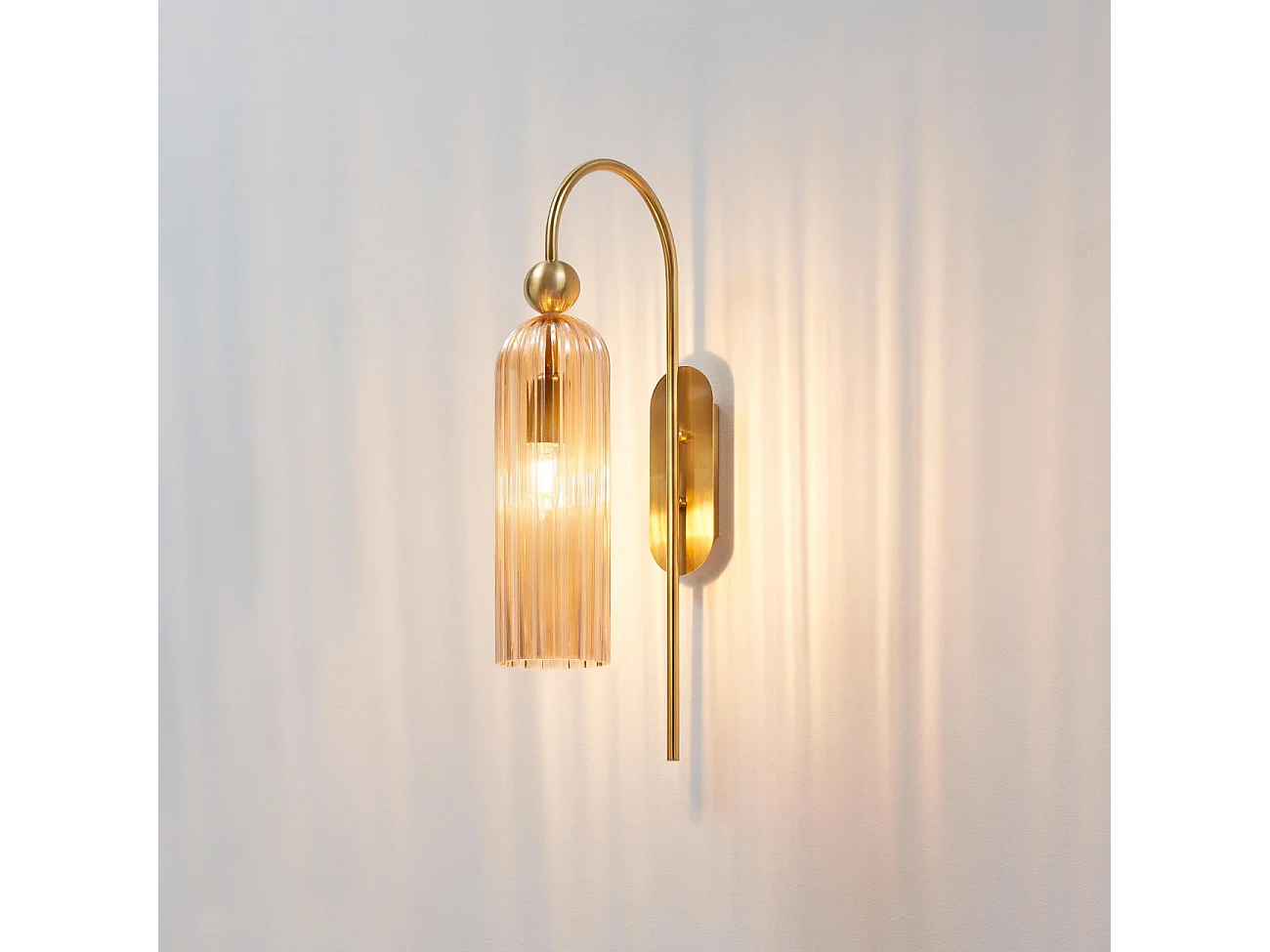 Applique cloche dorée verre ambré texturé - Leonora