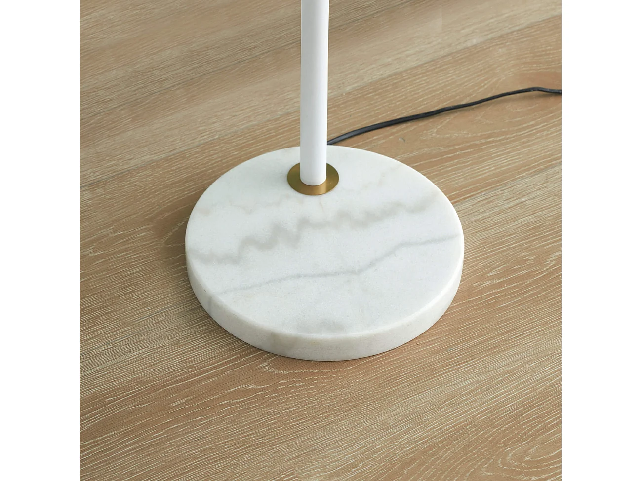 Lampadaire ultra epuré blanc et laiton - Molia