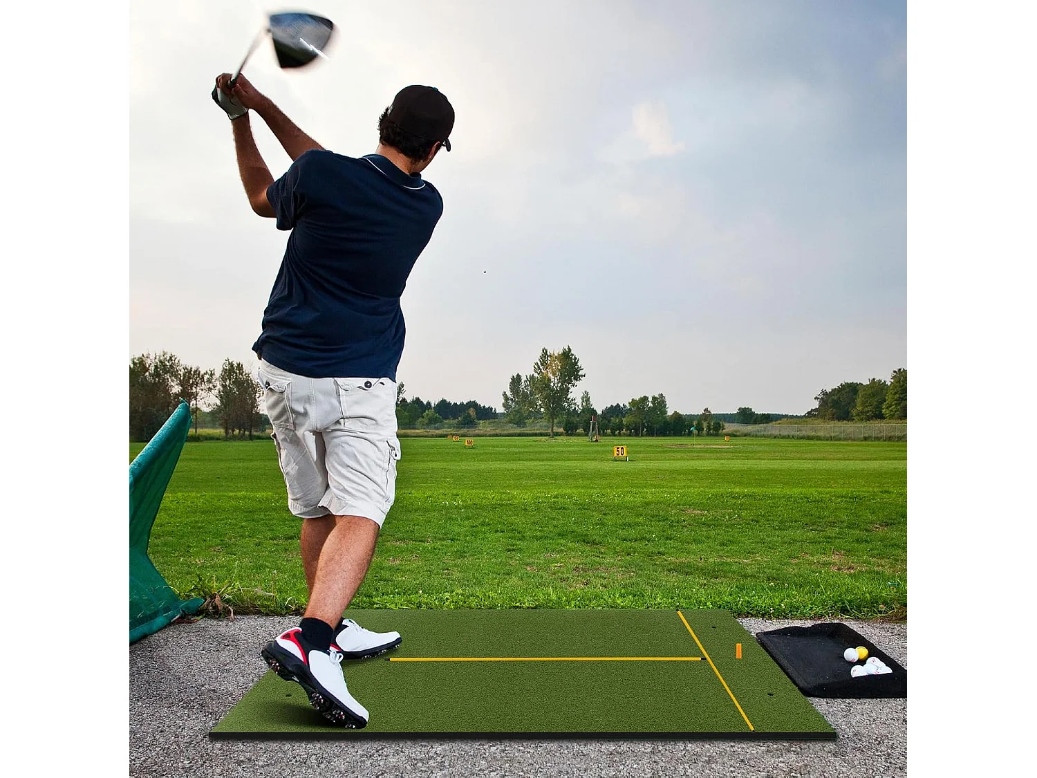 Golf afslagmat, golfoefenmat incl. 2 rubberen tees en 2 uitlijnstaven, golfmat met 6 slagposities, voor binnen en buiten