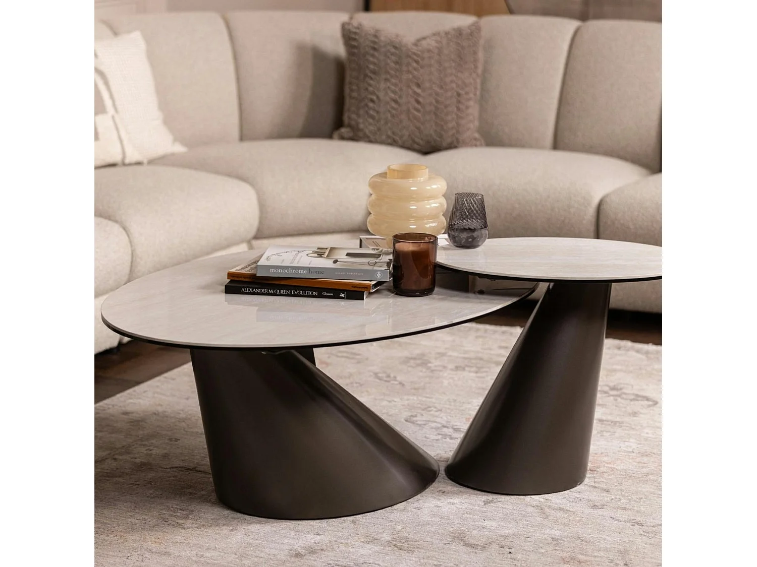 Table basse ovale design en céramique blanche GIULIA