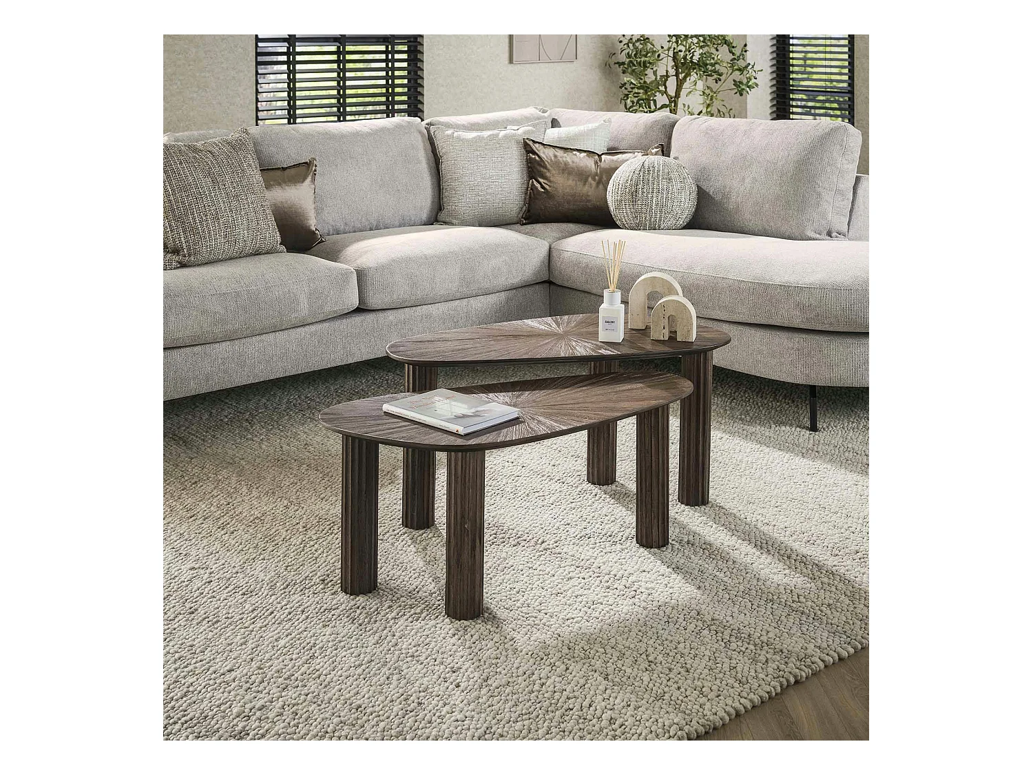 Table basse organique en bois de teck forme galet (lot de 2) YOGY