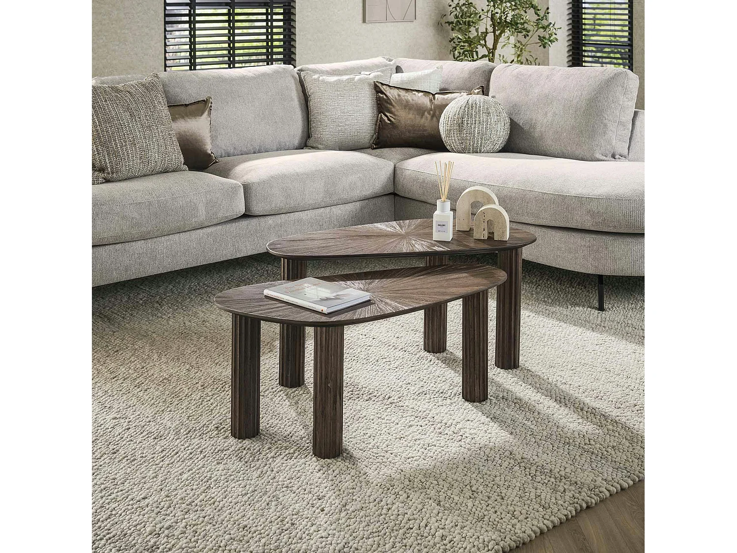 Table basse organique en bois de teck forme galet (lot de 2) YOGY