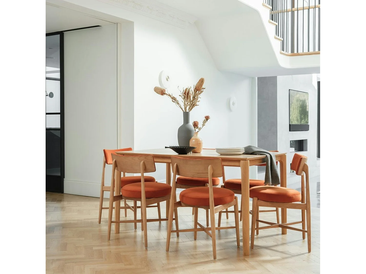 Table à manger moderne en chêne clair avec rallonge intégrée 135-190 cm DERBY