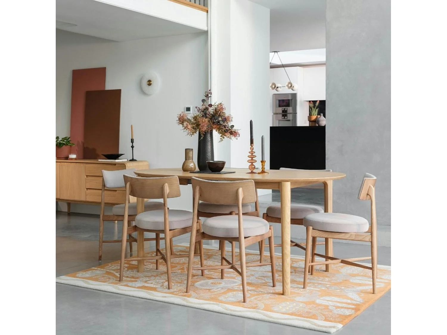 Table à manger ronde en chêne clair avec rallonge intégrée 130-170 cm DERBY