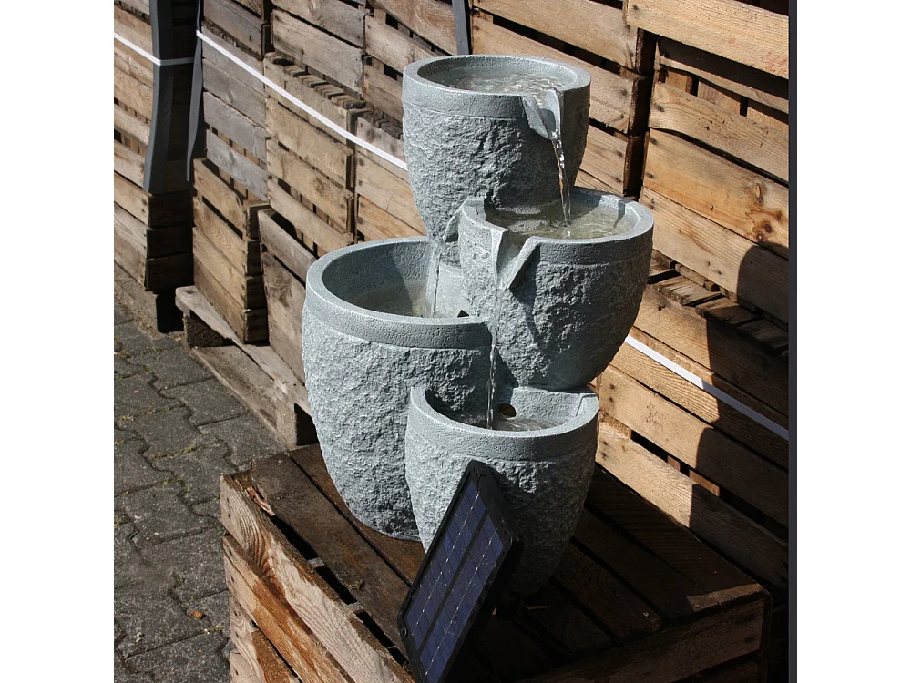 Fontaine solaire 4 étages 39 x 33 x 47 cm