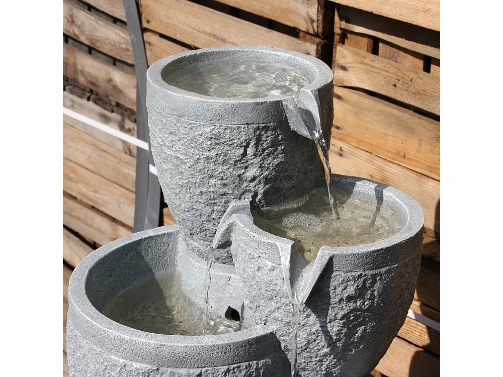 Fontaine solaire 4 étages 39 x 33 x 47 cm