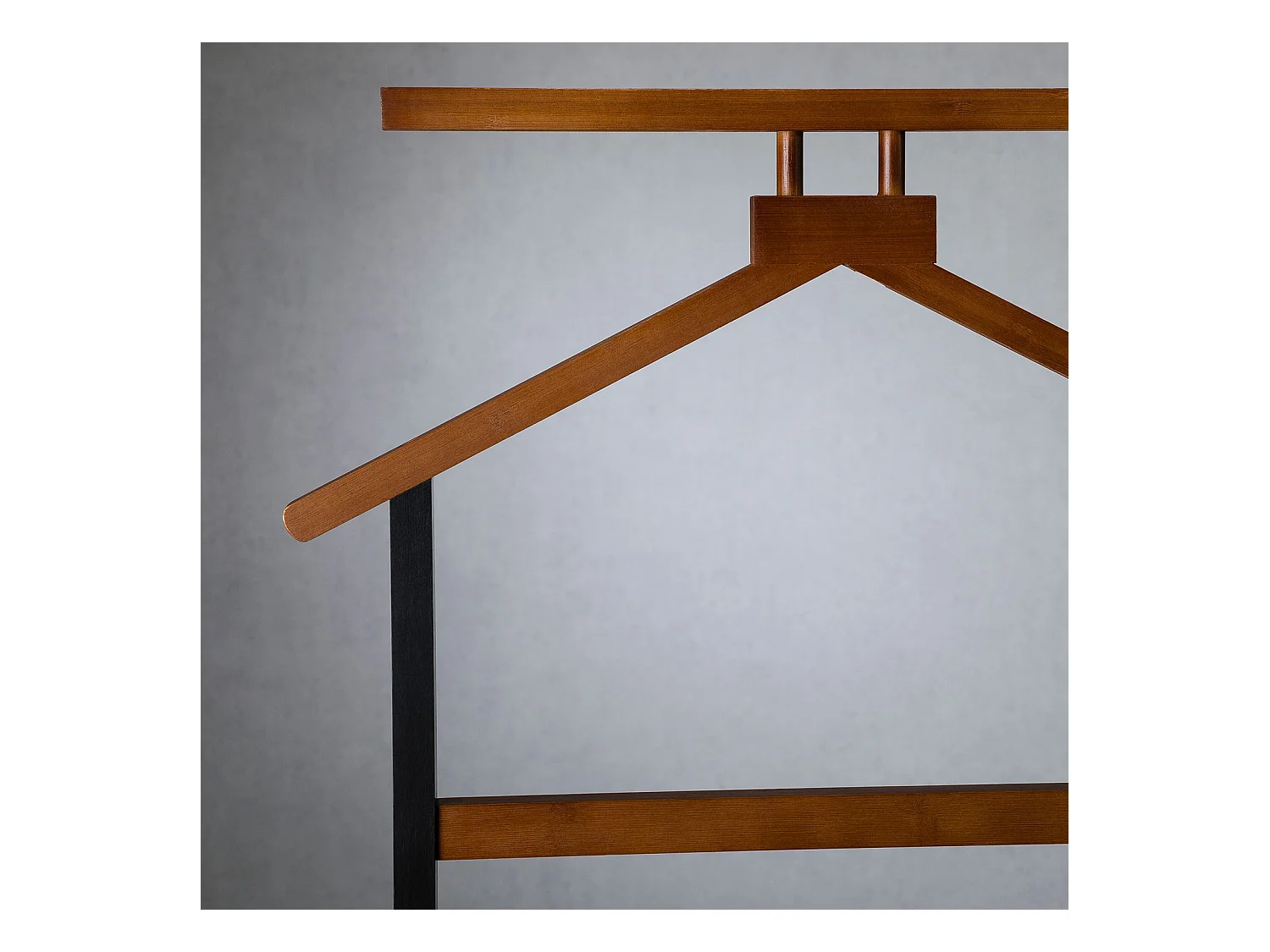 Valet de chambre KANNA chevalet de nuit double portant pour vêtements, en bambou noir et vintage