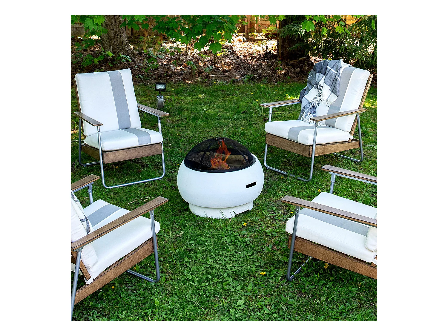 Asher | Camino da esterno in ceramica bianca