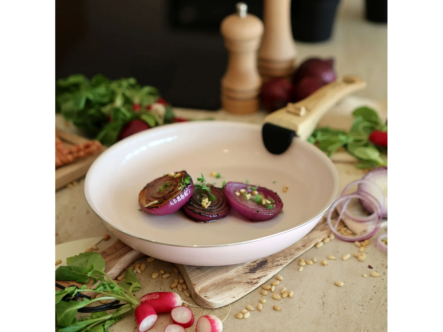 Menastyl - Lot De 2 Poeles Colorama 22 Et 26cm En Aluminium Rose Avec Poignee