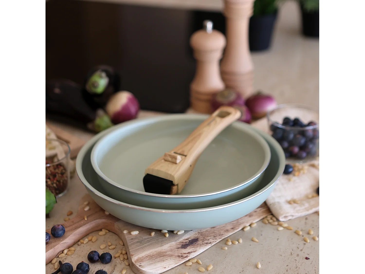 Menastyl - Lot De 2 Poeles Colorama 22 Et 26cm En Aluminium Celadon Avec Poignee