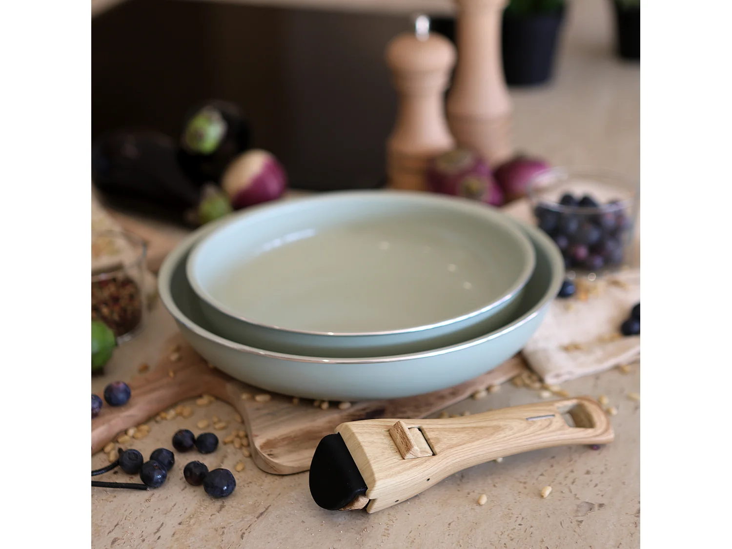 Menastyl - Lot De 2 Poeles Colorama 22 Et 26cm En Aluminium Celadon Avec Poignee