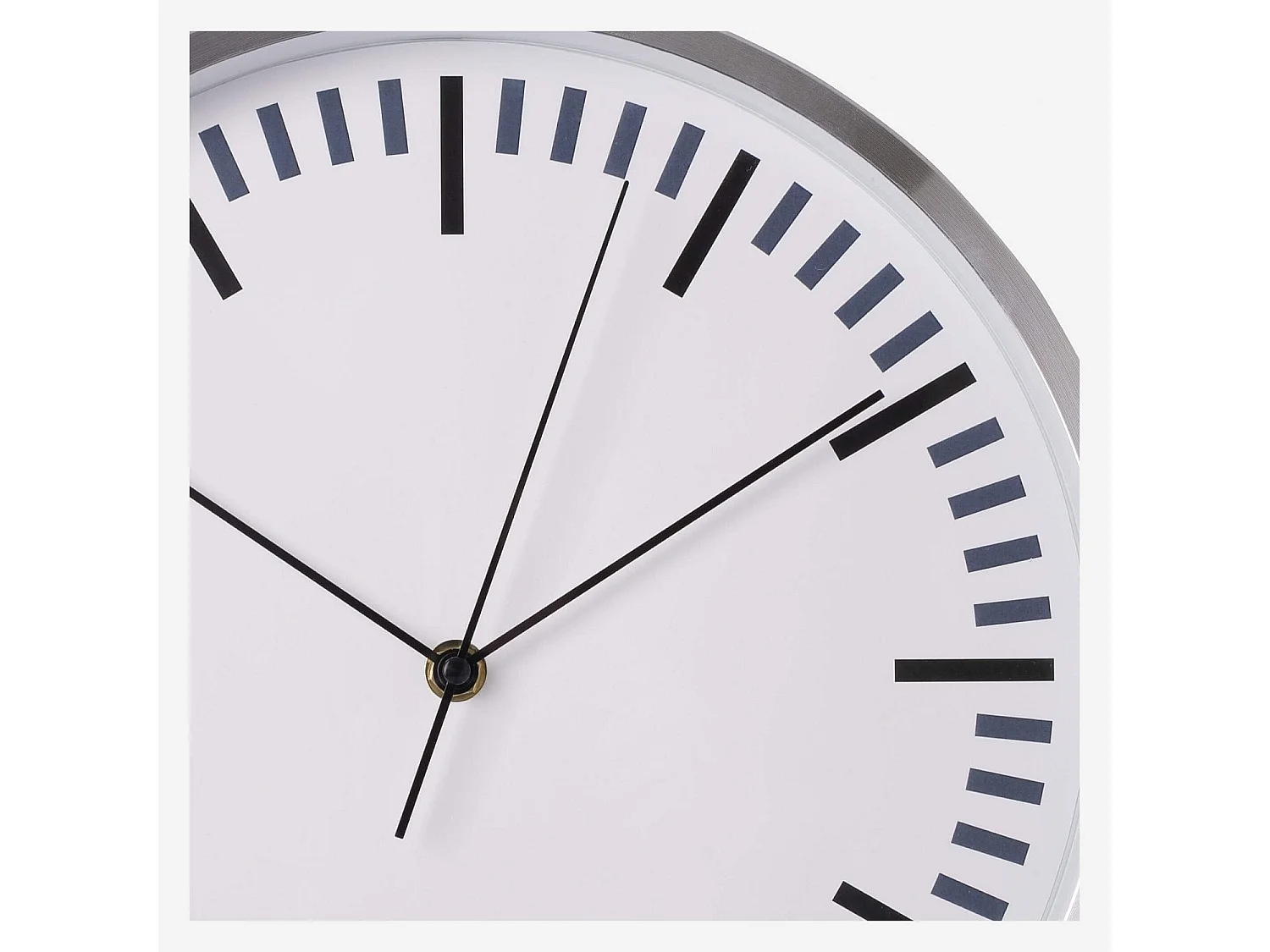 Habitat - Horloge murale en aluminium - 31 cm - Argent - Allure