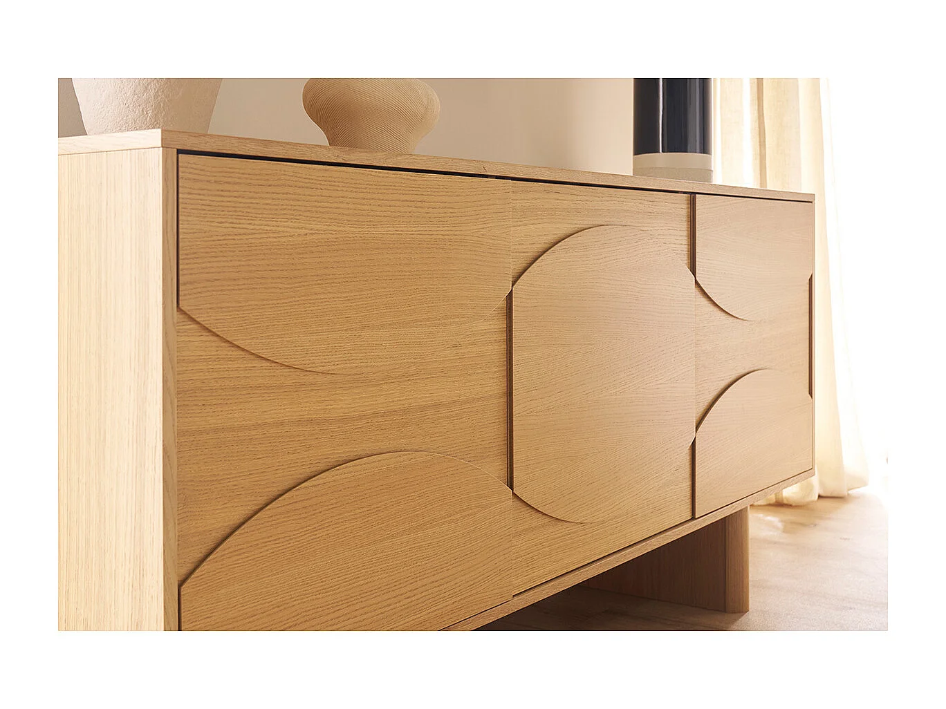 Helle Eichenholz-Kommode mit graviertem Eichenholz L160 cm SEIGO