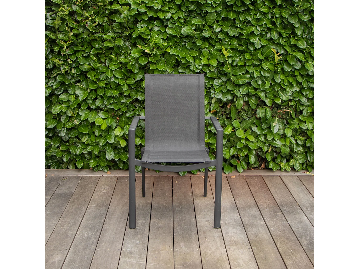 Fauteuil BlackStar structure aluminium noire, assise textilène noire