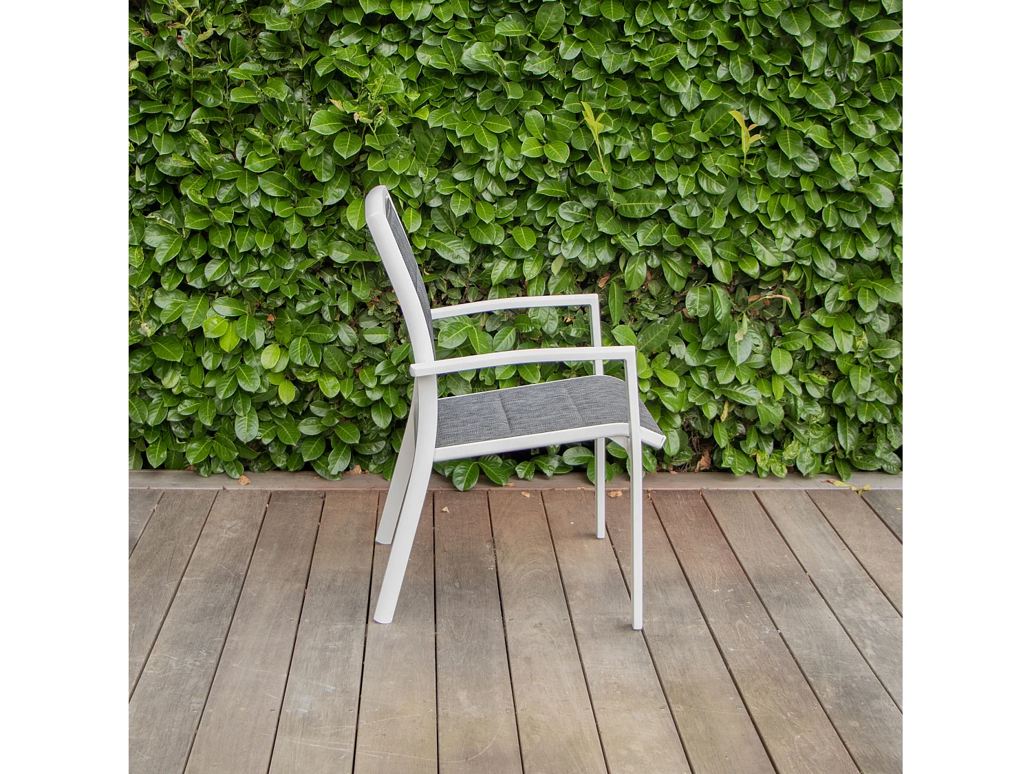 Fauteuil Modulo structure aluminium blanche, assise en textilène coloris gris chiné