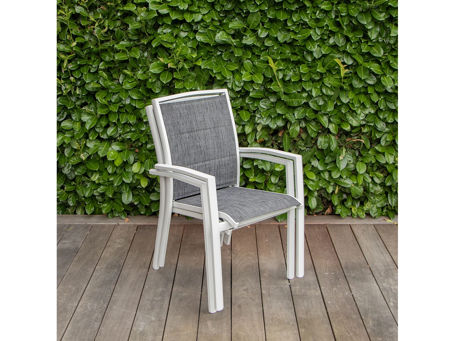 Fauteuil Modulo structure aluminium blanche, assise en textilène coloris gris chiné