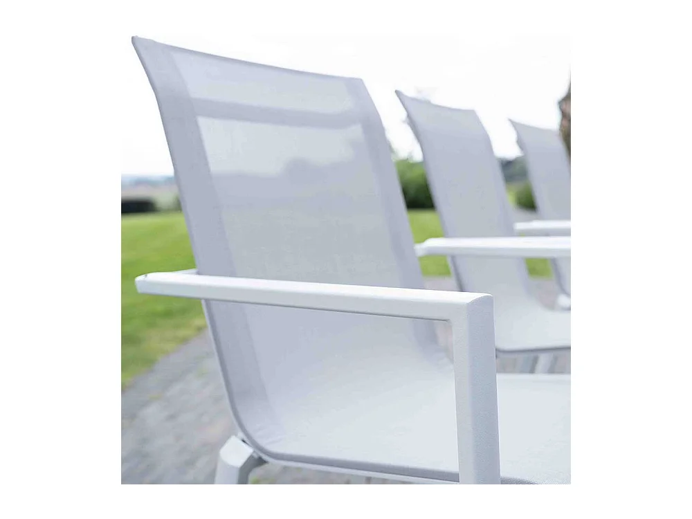 Ensemble TAMPA 8p en aluminium blanc et plateau en alu décors bois avec 8 fauteuils et 4 chaises pliantes