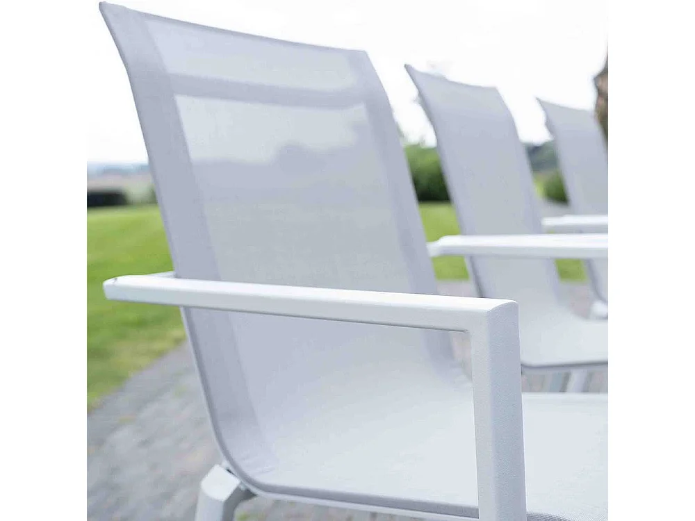 Ensemble TAMPA 8p en aluminium blanc et plateau en alu décors bois avec 8 fauteuils et 4 chaises pliantes