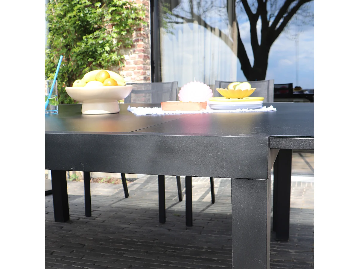 Ensemble BLACKSTAR 8/12p en aluminium noir et verre noir avec 8 fauteuils en textilène