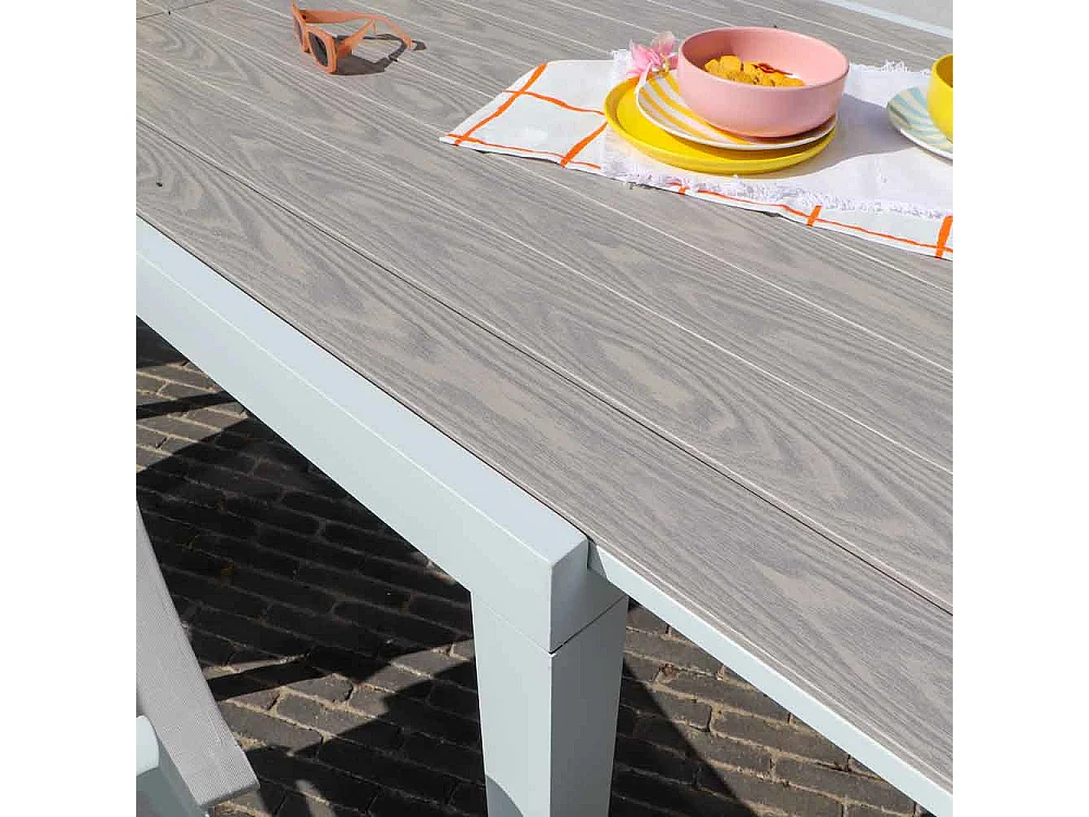 Ensemble TULUM 6/10p en aluminium blanc et plateau en aluminium décors bois avec 6 fauteuils en textilène