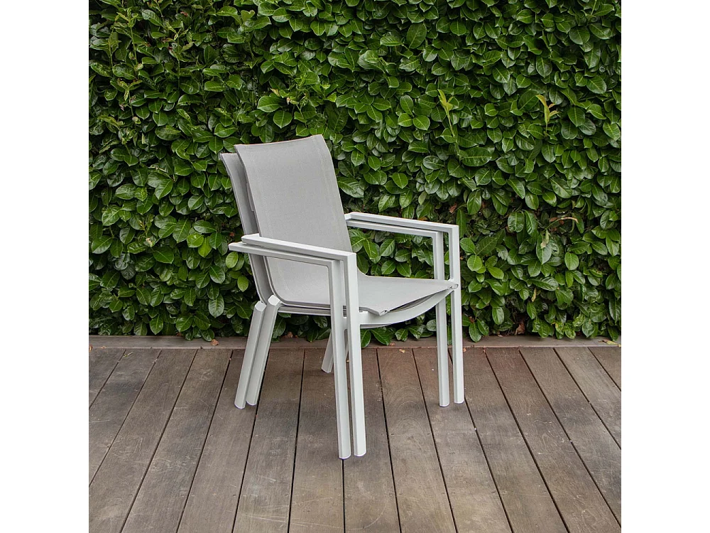 Ensemble TULUM 6/10p en aluminium blanc et plateau en aluminium décors bois avec 6 fauteuils en textilène