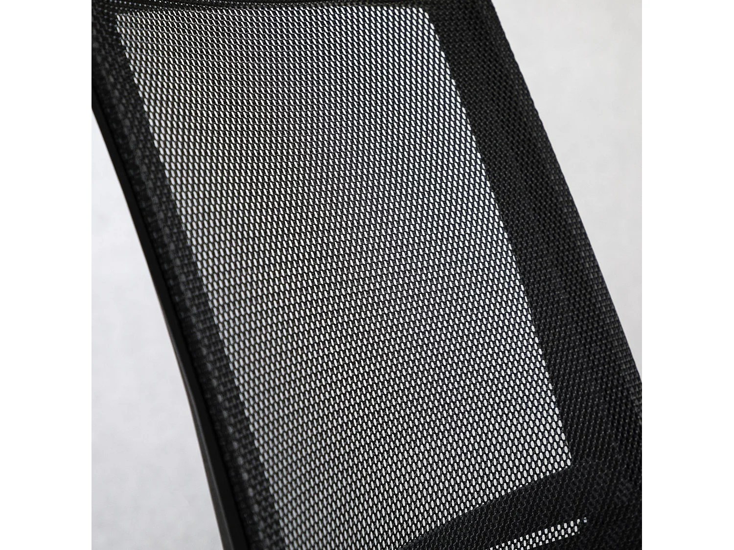 Chaise de bureau VILNIUS, Pivotante et réglable en hauteur, Tissu mesh, Avec accoudoirs, Noir