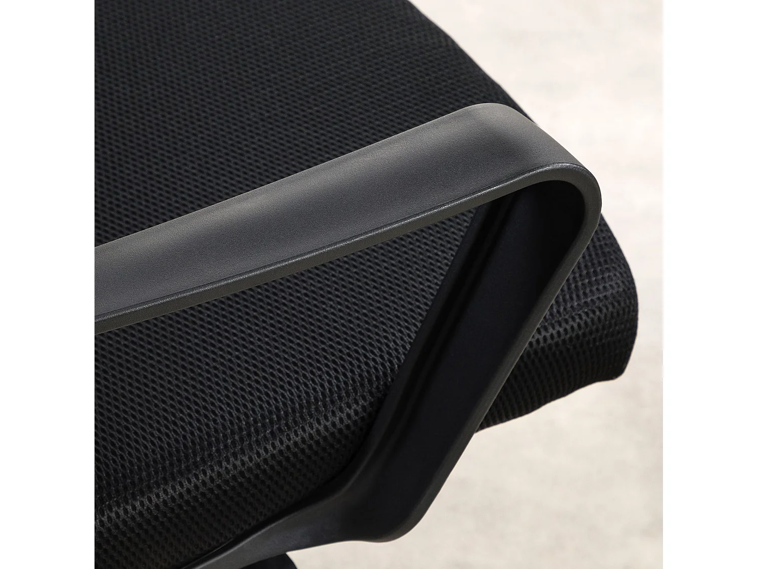 Chaise de bureau VILNIUS, Pivotante et réglable en hauteur, Tissu mesh, Avec accoudoirs, Noir