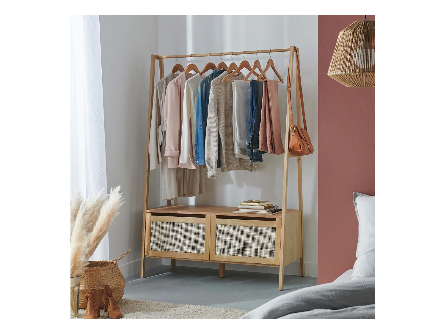 ARKA Kleiderständer aus Holz und Rohr
