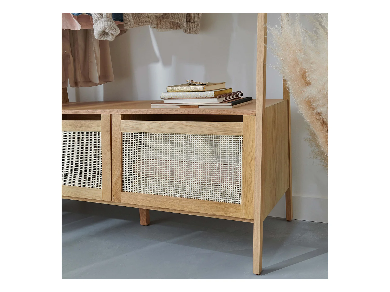 ARKA Kleiderständer aus Holz und Rohr