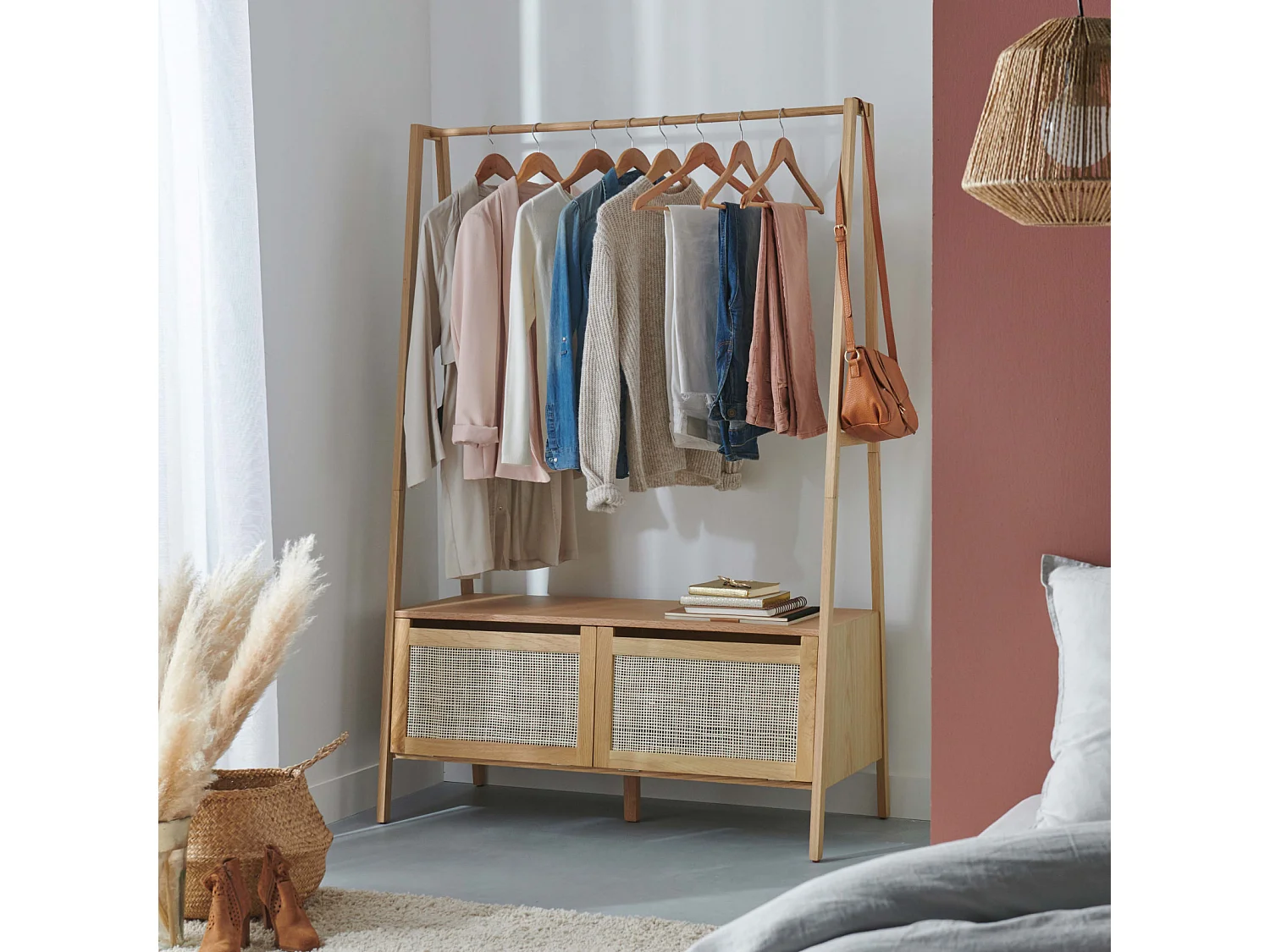 ARKA kledingrek van hout en riet