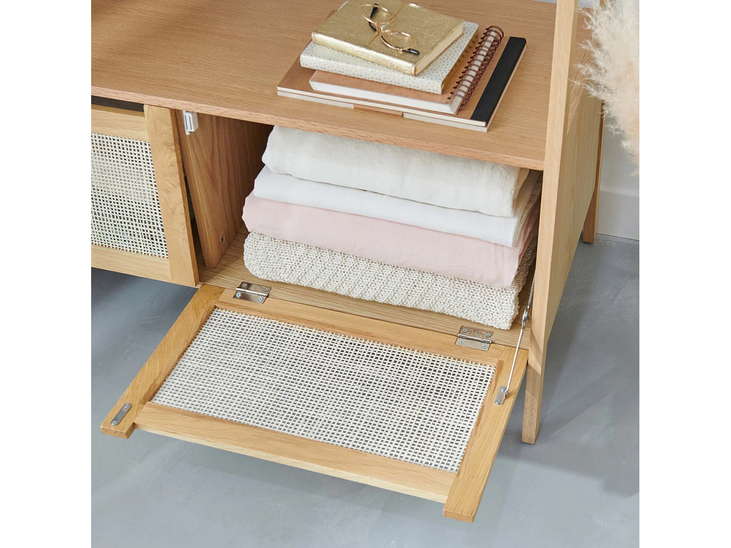 Portant vêtements en bois et cannage 110x165cm - avec rangement fermé