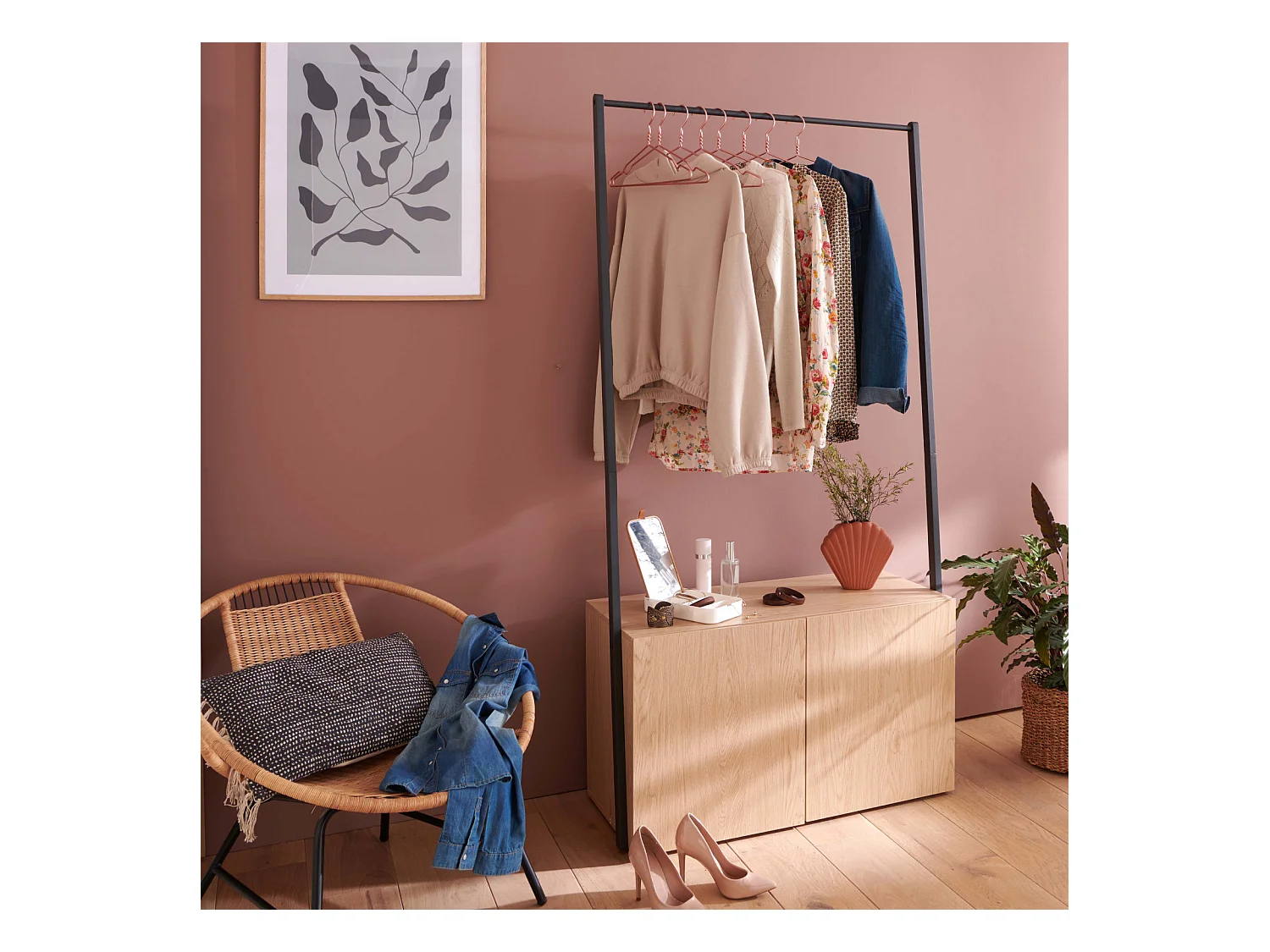 Alta houten en metalen kledingrek