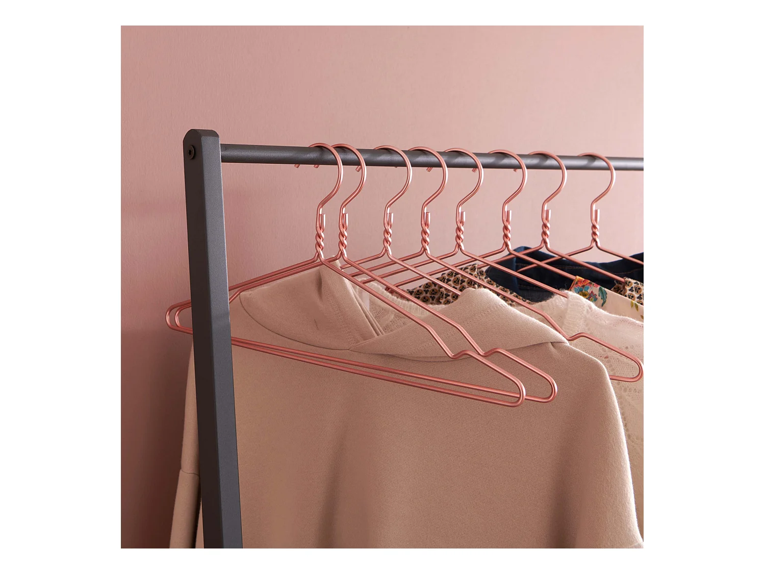 Alta houten en metalen kledingrek