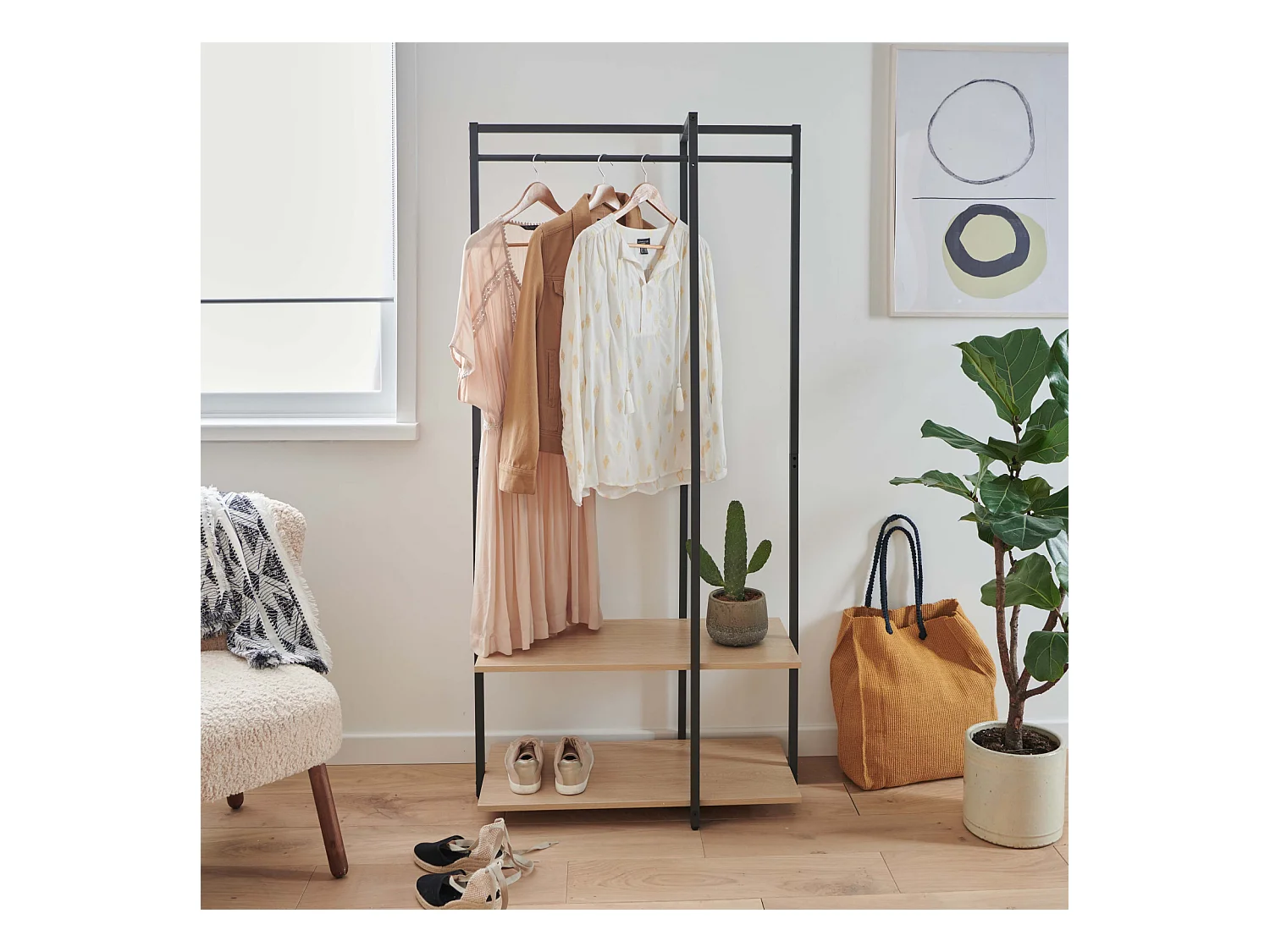 Kruis houten en metalen kledingrek