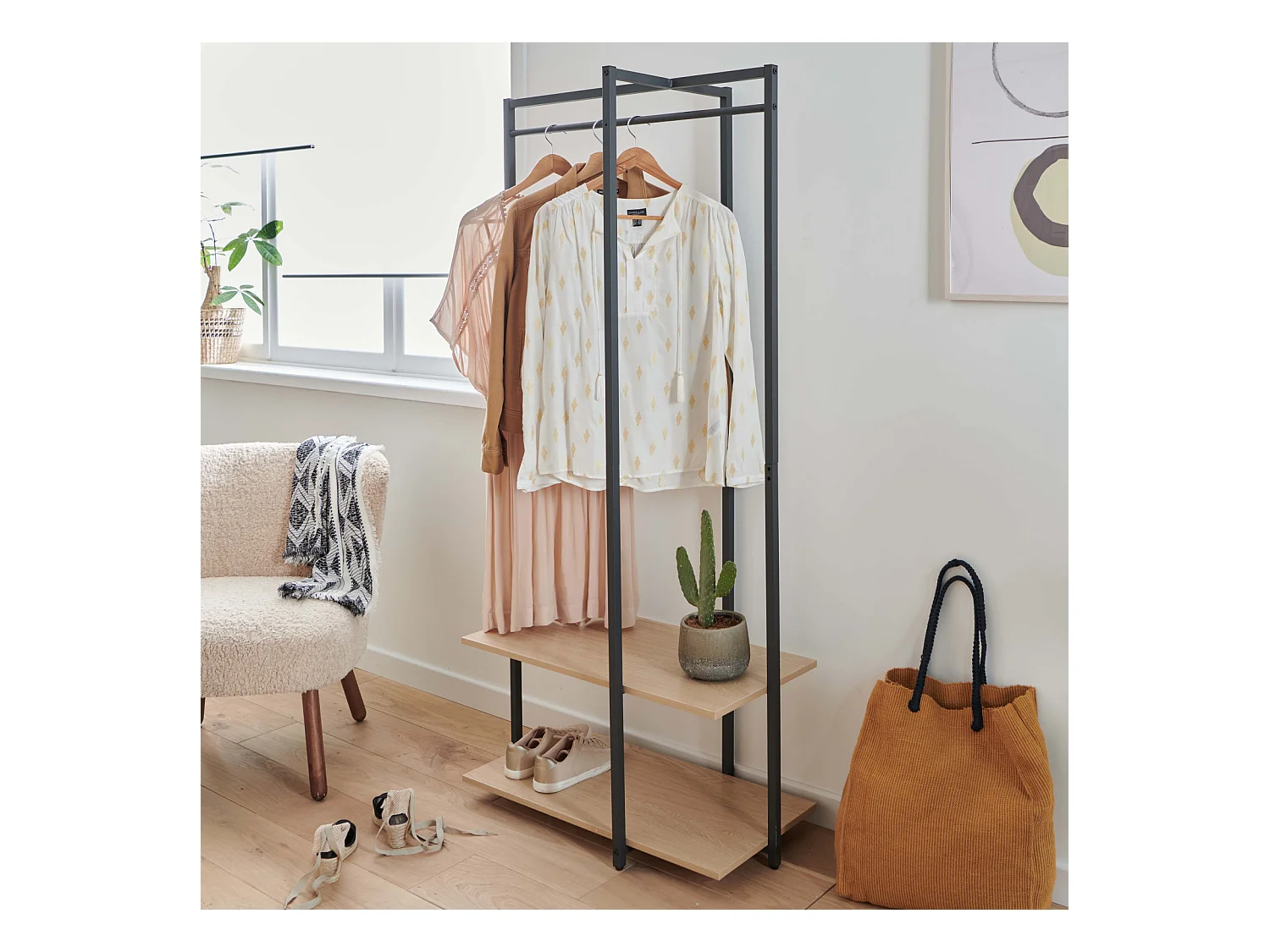 Kruis houten en metalen kledingrek