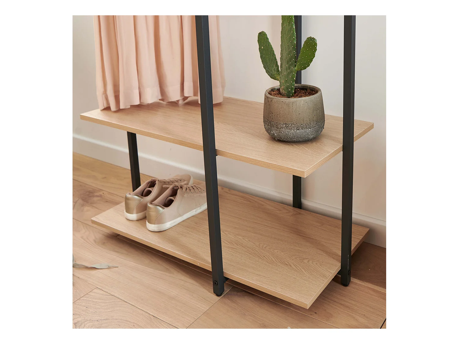 Kruis houten en metalen kledingrek