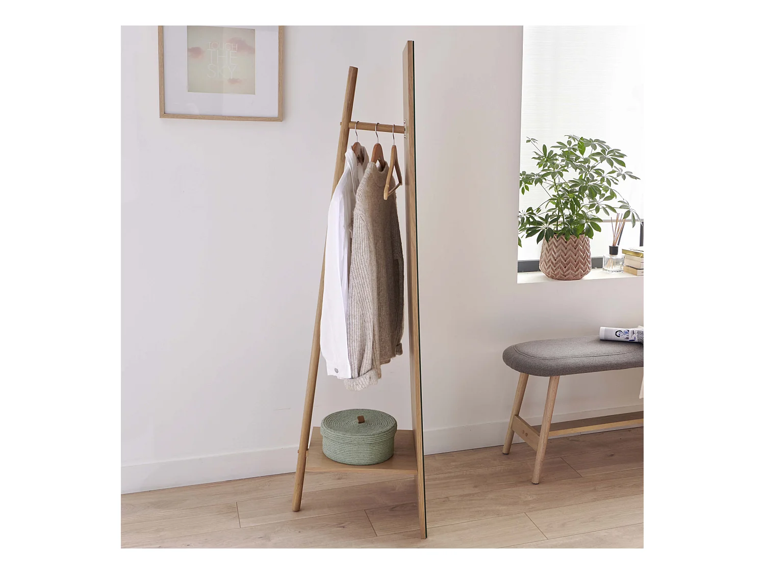 Kleiderständer Liam aus Holz mit Spiegel