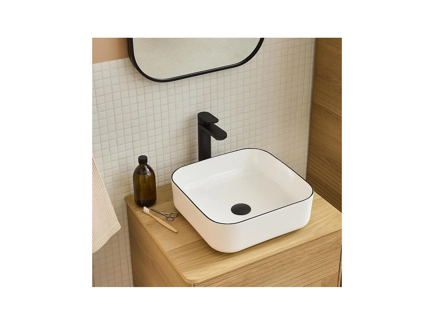 Vasque à poser carrée en céramique blanche avec liseret noir 37cm