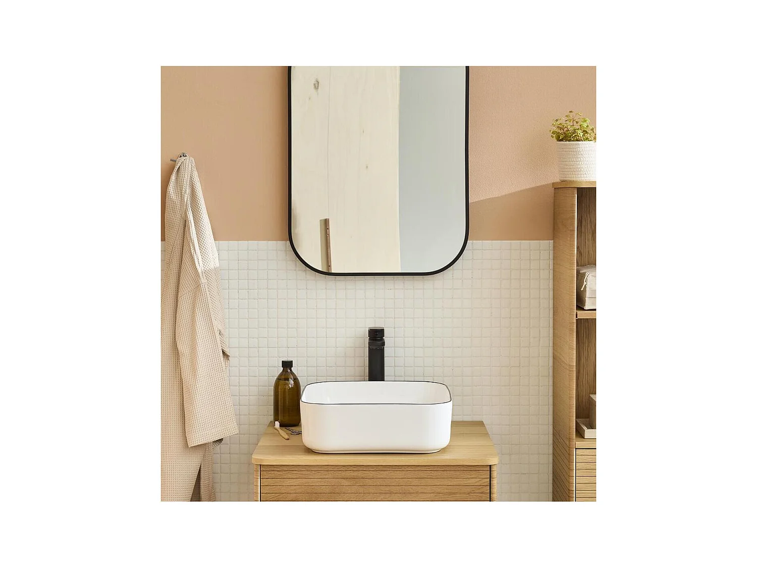 Vasque à poser carrée en céramique blanche avec liseret noir 37cm