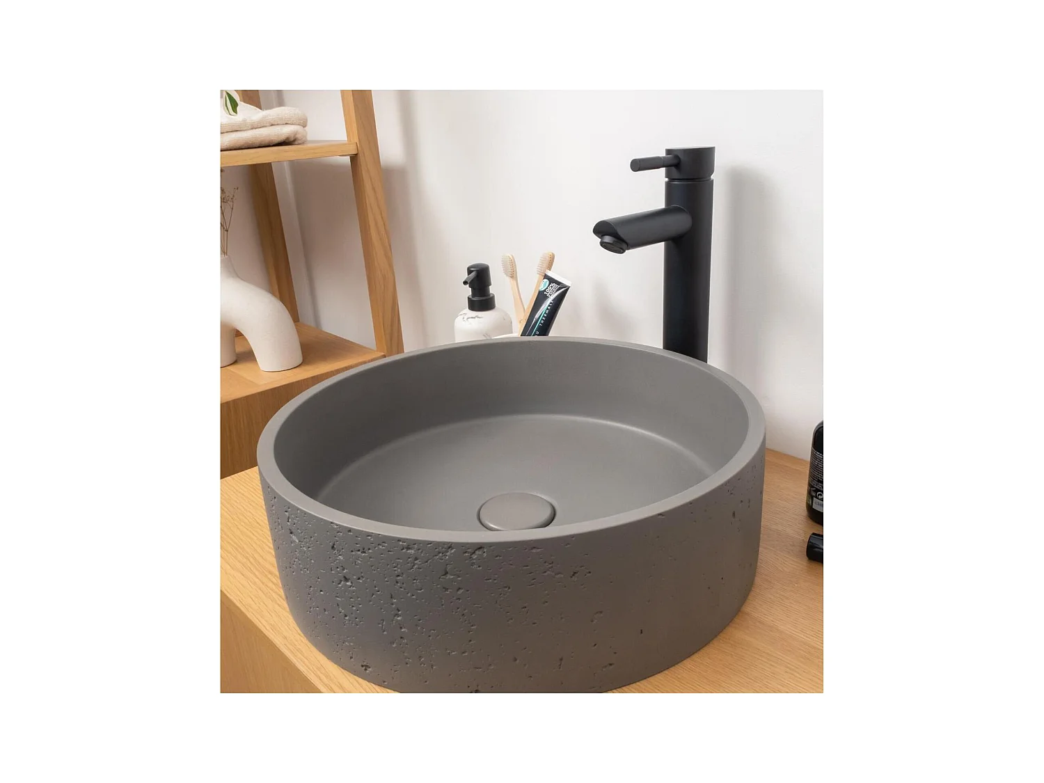 Lavabo sobre encimera redondo SANDY de 39 cm en cemento travertino gris