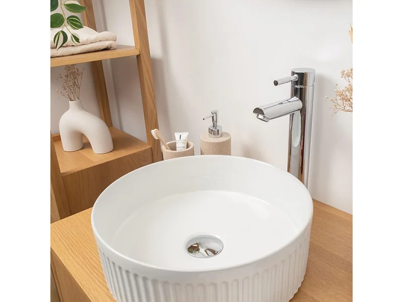 Umywalka BERRY okrągła nablatowa z teksturą w kolorze białym, ceramiczna