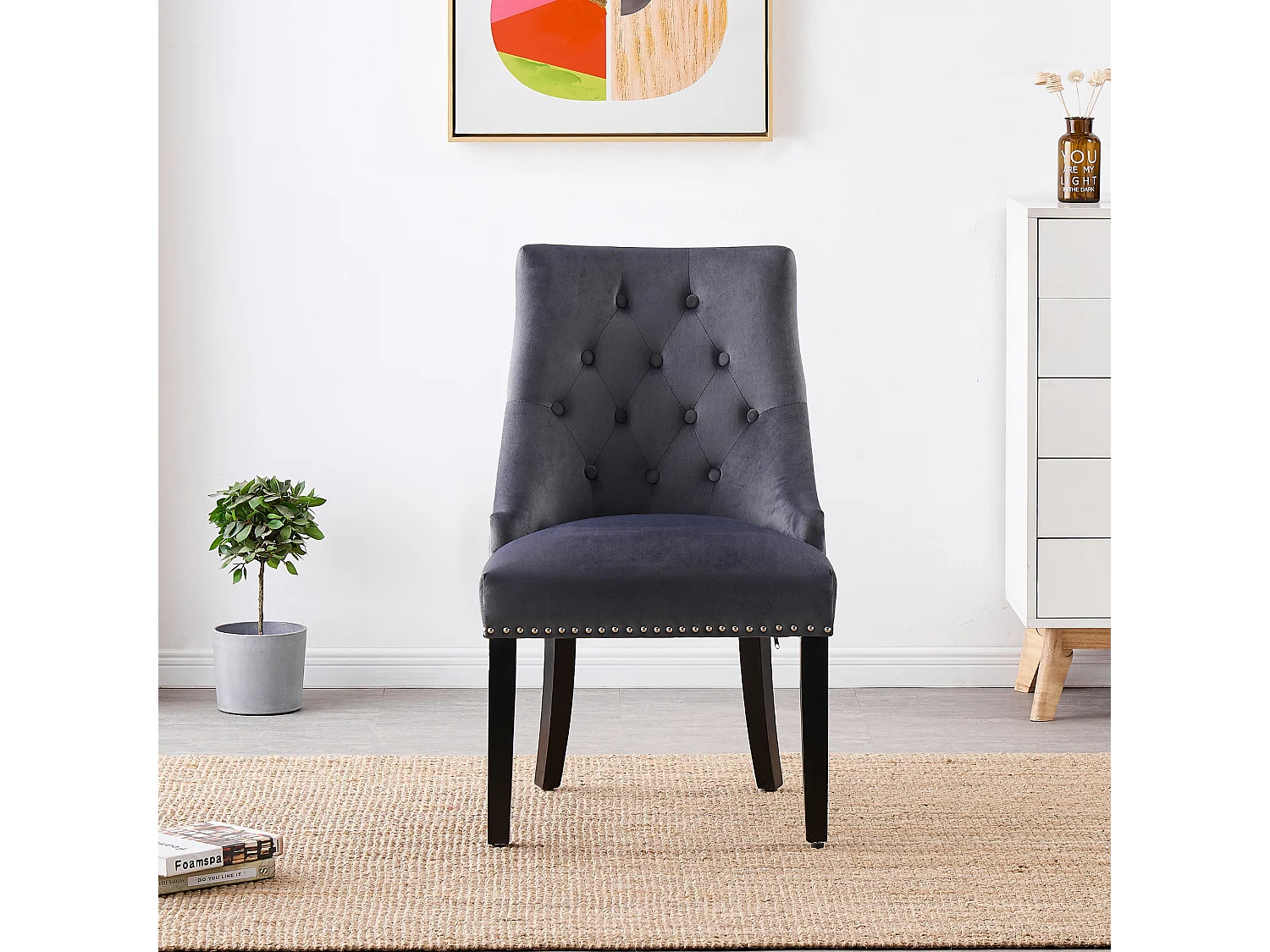 Set aus 4 Windsor-Esszimmerstühlen – Plüsch-Samtpolsterung und stabile Beine aus Massivholz – perfekt für Ihr Esszimmer und Wohnzimmer – Dunkelgrau